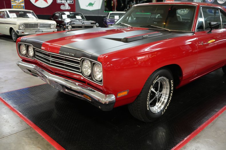 Plymouth-Roadrunner-1969-Red-Black-27