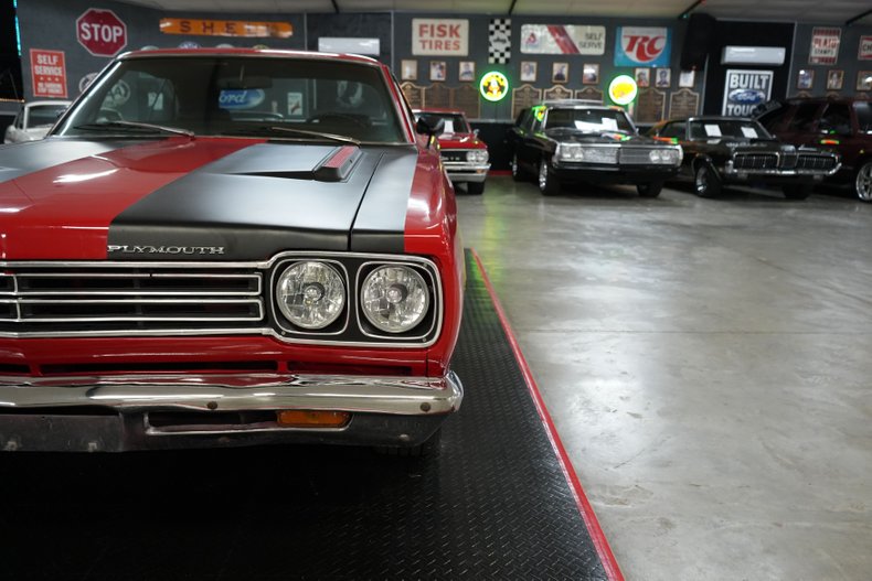 Plymouth-Roadrunner-1969-Red-Black-28