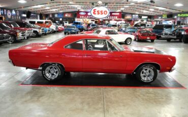Plymouth-Roadrunner-1969-Red-Black-3