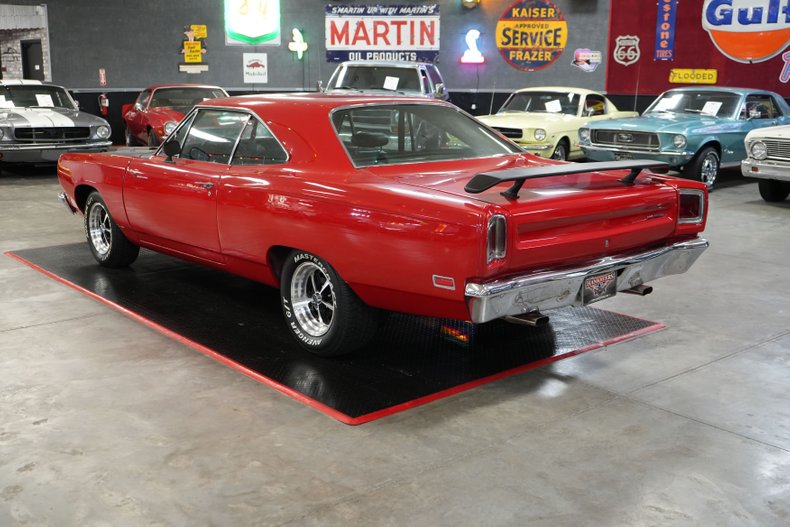 Plymouth-Roadrunner-1969-Red-Black-3