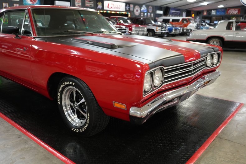Plymouth-Roadrunner-1969-Red-Black-30