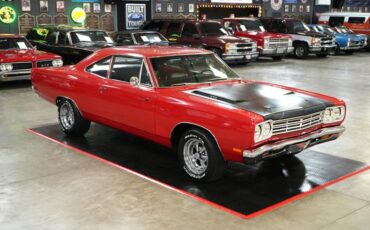 Plymouth-Roadrunner-1969-Red-Black-31