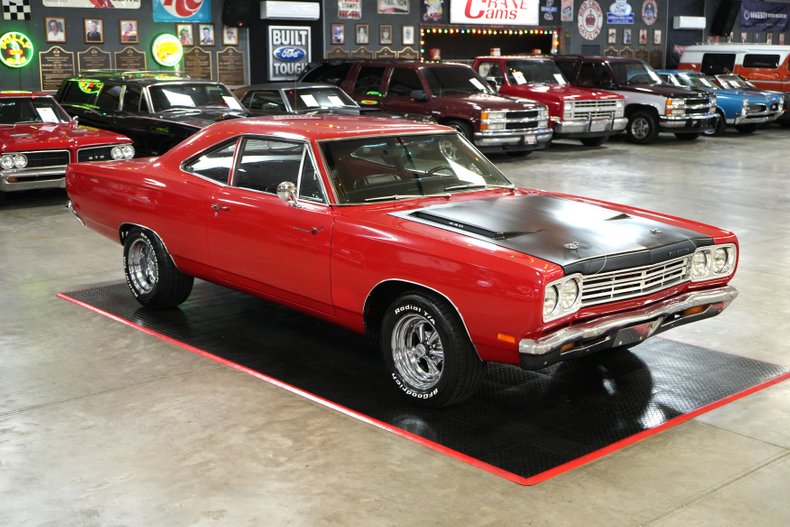 Plymouth-Roadrunner-1969-Red-Black-31
