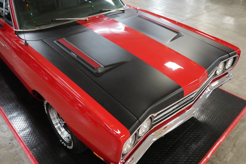 Plymouth-Roadrunner-1969-Red-Black-31