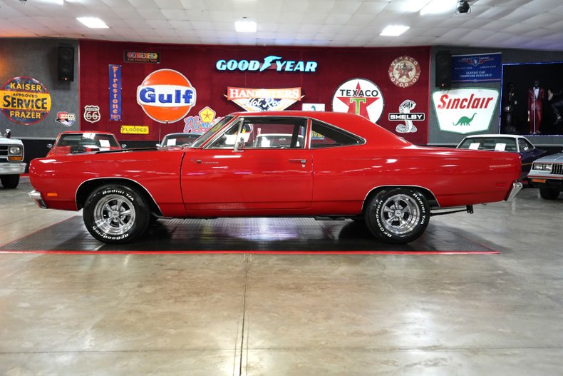 Plymouth-Roadrunner-1969-Red-Black-32