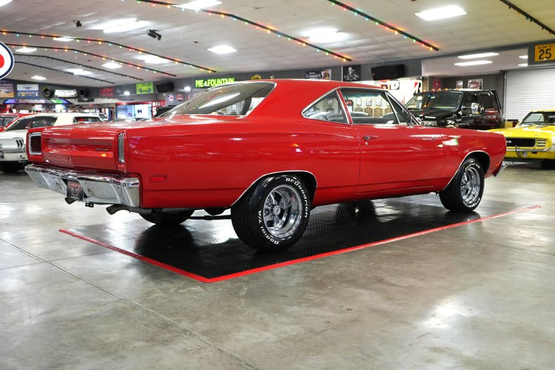Plymouth-Roadrunner-1969-Red-Black-34
