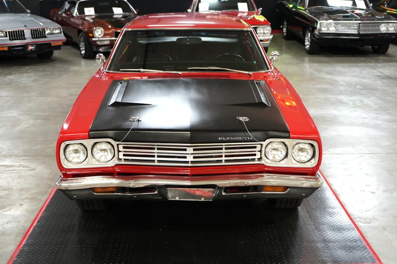 Plymouth-Roadrunner-1969-Red-Black-4