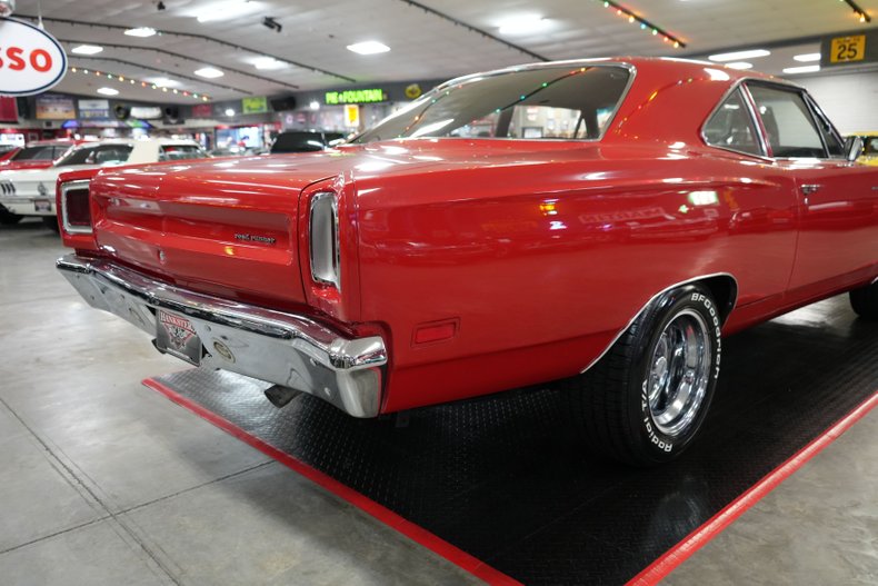 Plymouth-Roadrunner-1969-Red-Black-41