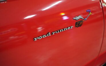 Plymouth-Roadrunner-1969-Red-Black-43