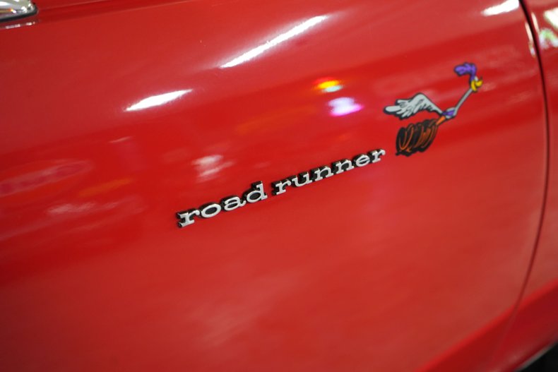 Plymouth-Roadrunner-1969-Red-Black-43