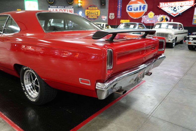 Plymouth-Roadrunner-1969-Red-Black-43