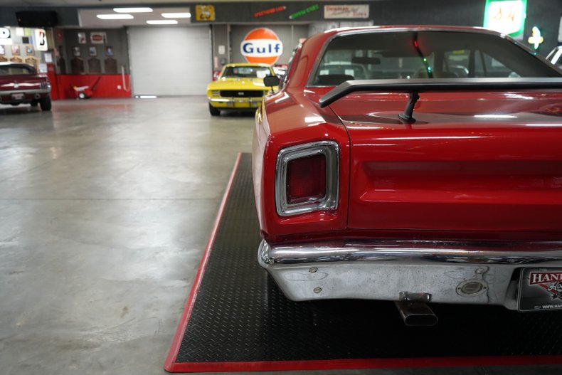 Plymouth-Roadrunner-1969-Red-Black-44
