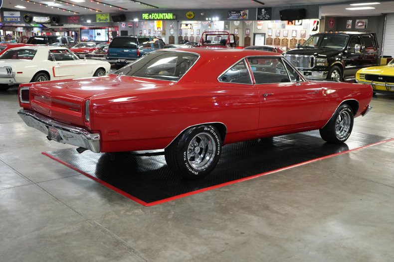 Plymouth-Roadrunner-1969-Red-Black-47