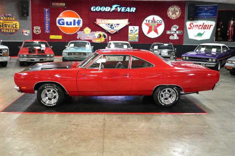 Plymouth-Roadrunner-1969-Red-Black-48
