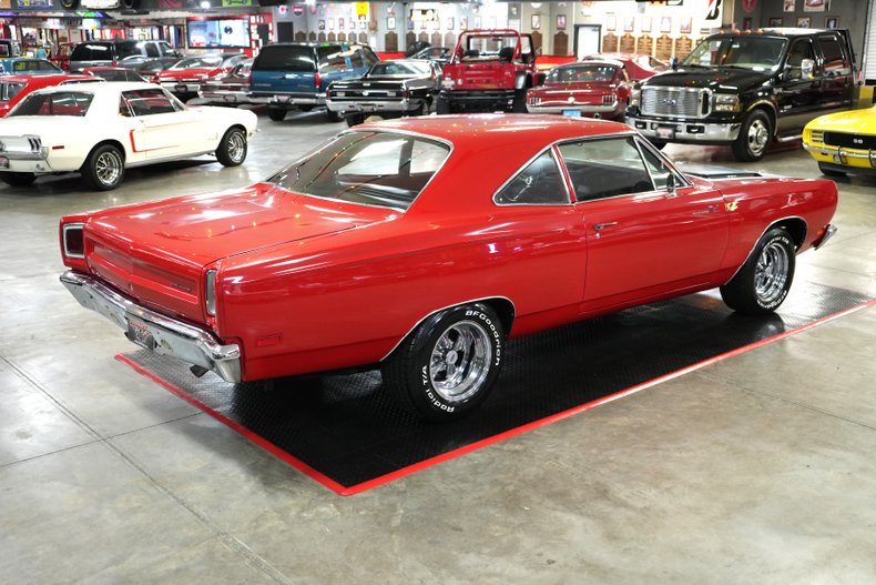 Plymouth-Roadrunner-1969-Red-Black-49