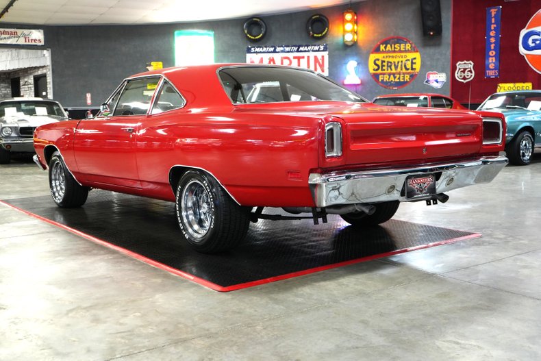 Plymouth-Roadrunner-1969-Red-Black-5