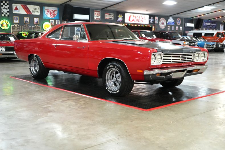Plymouth-Roadrunner-1969-Red-Black-7