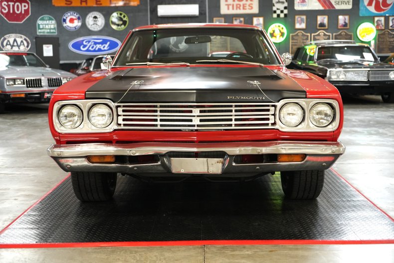Plymouth-Roadrunner-1969-Red-Black-8