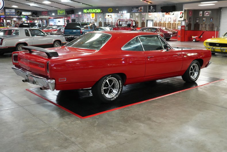 Plymouth-Roadrunner-1969-Red-Black-8