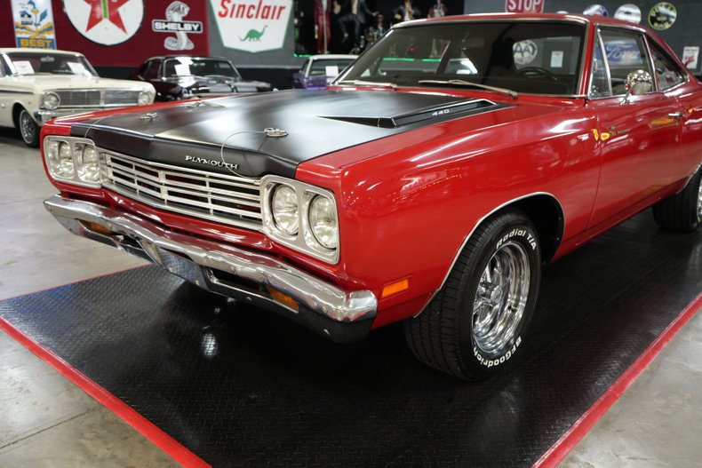 Plymouth-Roadrunner-1969-Red-Black-9