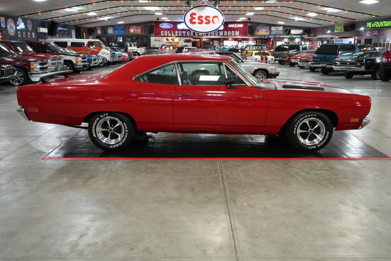 Plymouth-Roadrunner-1969-Red-Black-9