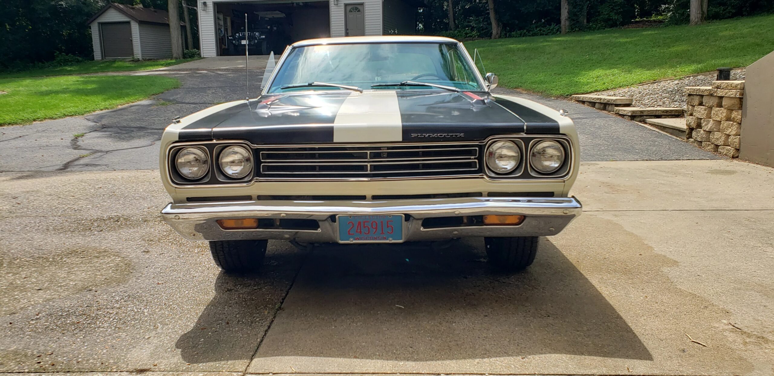 Plymouth-Roadrunner-1969-White-Blue-10