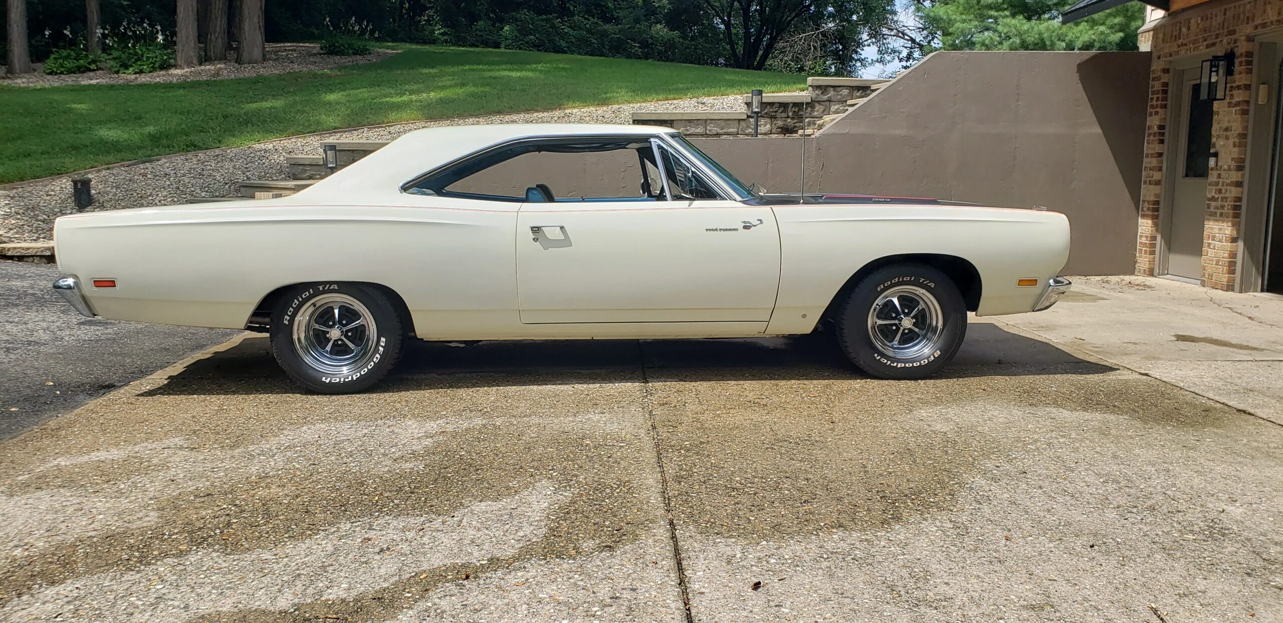 Plymouth-Roadrunner-1969-White-Blue-13