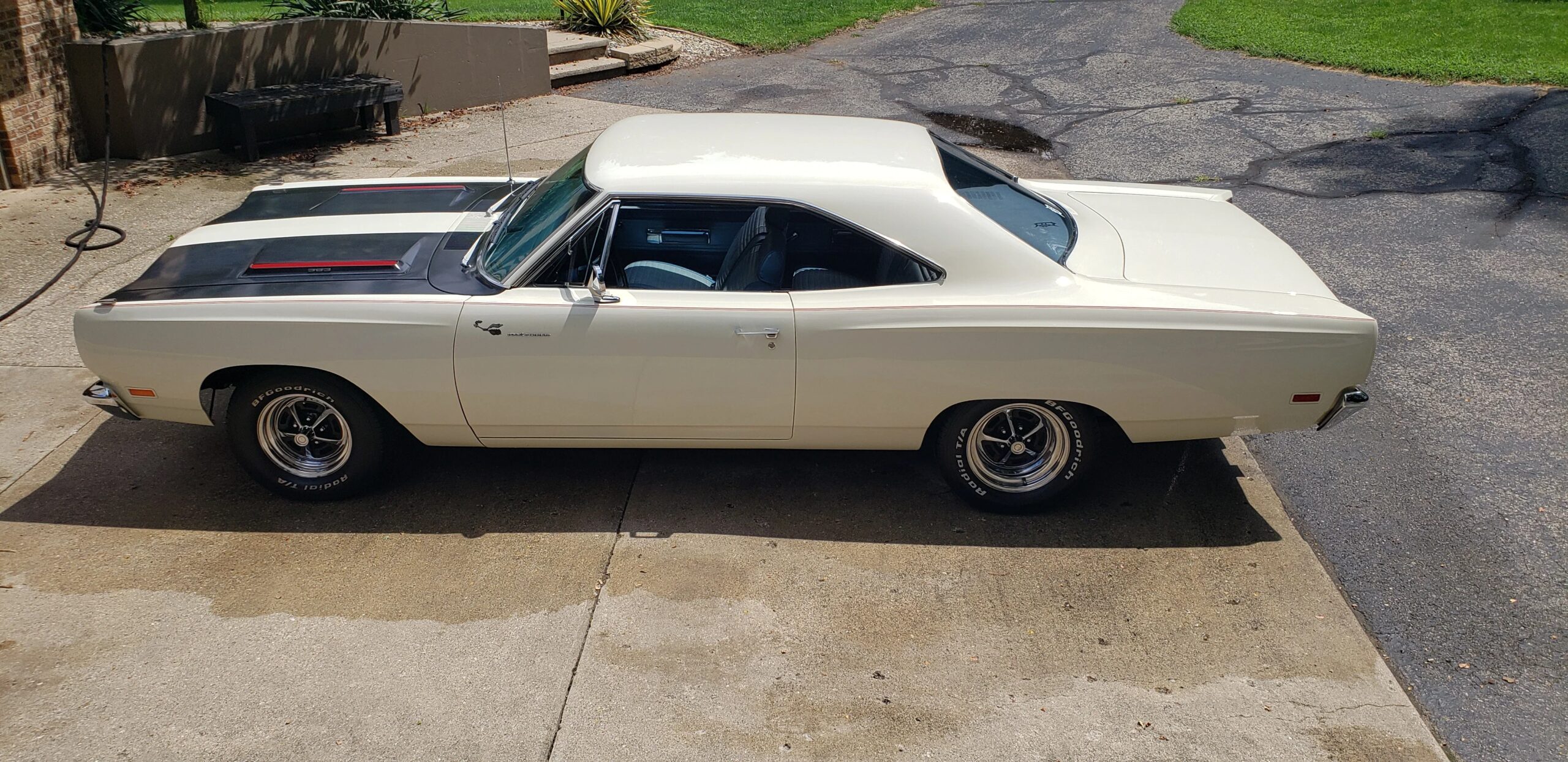 Plymouth-Roadrunner-1969-White-Blue-16