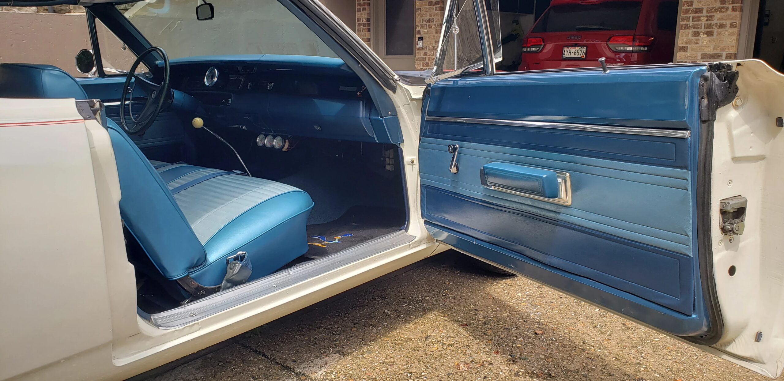 Plymouth-Roadrunner-1969-White-Blue-3