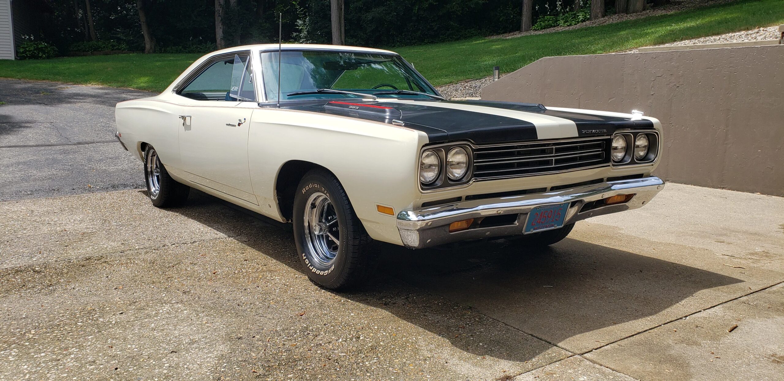 Plymouth-Roadrunner-1969-White-Blue-4