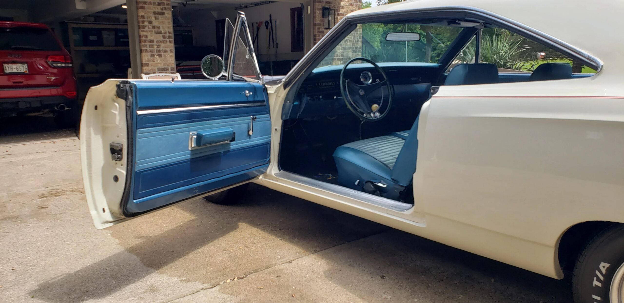 Plymouth-Roadrunner-1969-White-Blue