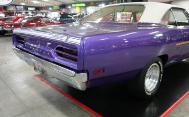 Plymouth-Roadrunner-1970-In-Violet-White-1