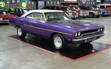 Plymouth-Roadrunner-1970-In-Violet-White-10
