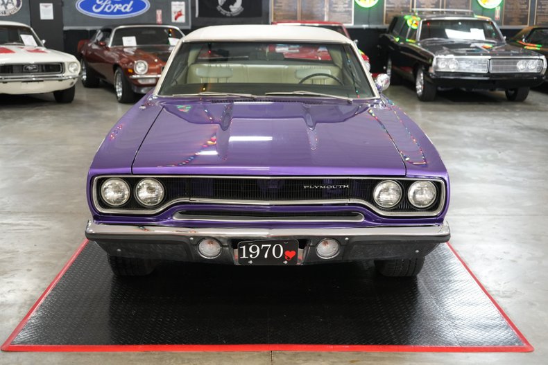 Plymouth-Roadrunner-1970-In-Violet-White-11