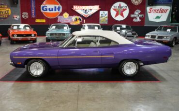 Plymouth-Roadrunner-1970-In-Violet-White-13