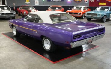 Plymouth-Roadrunner-1970-In-Violet-White-14