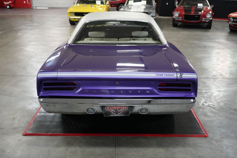 Plymouth-Roadrunner-1970-In-Violet-White-15