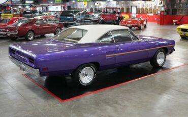 Plymouth-Roadrunner-1970-In-Violet-White-16