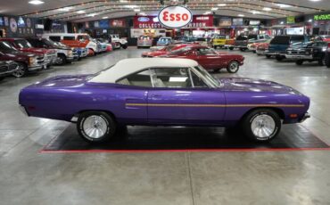 Plymouth-Roadrunner-1970-In-Violet-White-17