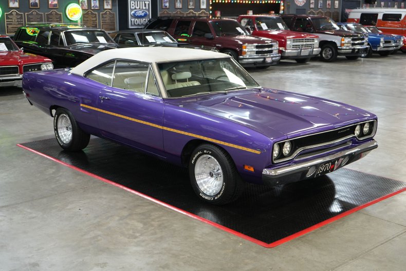 Plymouth-Roadrunner-1970-In-Violet-White-18