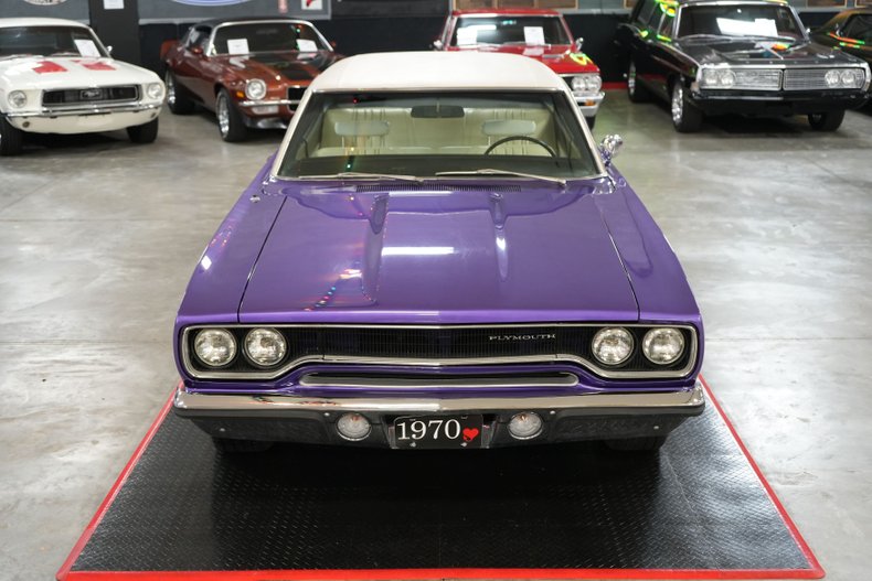 Plymouth-Roadrunner-1970-In-Violet-White-19