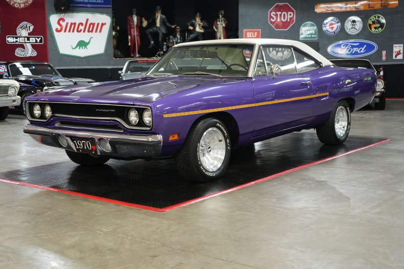 Plymouth-Roadrunner-1970-In-Violet-White-20