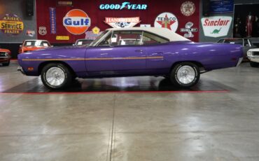 Plymouth-Roadrunner-1970-In-Violet-White-21