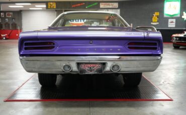 Plymouth-Roadrunner-1970-In-Violet-White-23
