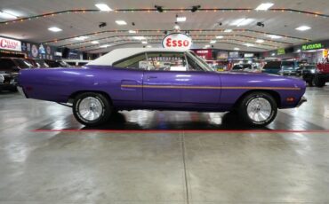 Plymouth-Roadrunner-1970-In-Violet-White-24