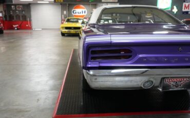 Plymouth-Roadrunner-1970-In-Violet-White-3