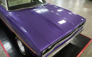 Plymouth-Roadrunner-1970-In-Violet-White-33