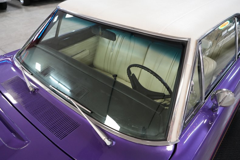 Plymouth-Roadrunner-1970-In-Violet-White-35
