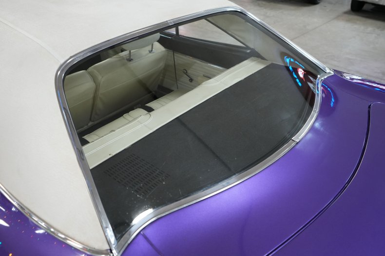 Plymouth-Roadrunner-1970-In-Violet-White-44