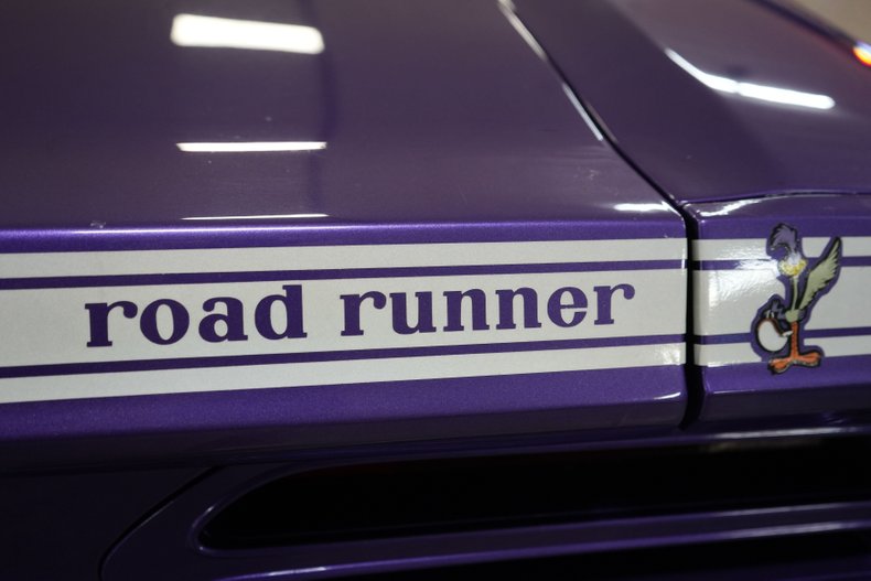 Plymouth-Roadrunner-1970-In-Violet-White-48